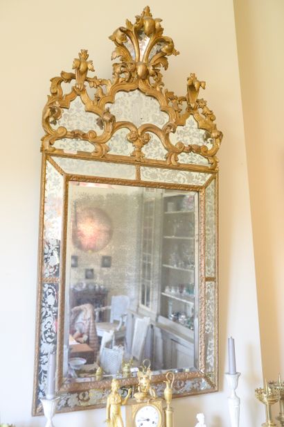ITALIE DU NORD, miroir à parcloses en bois...