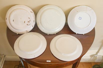 EST DE LA FRANCE, cinq assiettes en faïence,...