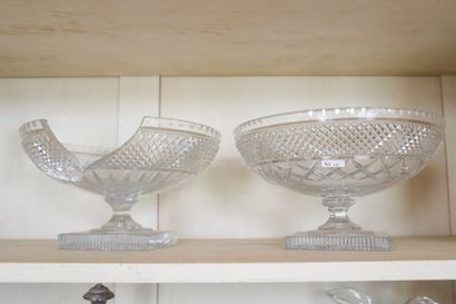 VONÊCHE, coupe sur pied en cristal taillé,...