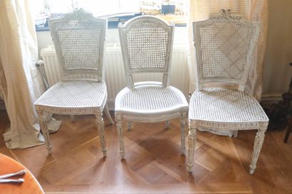 Ensemble de treize sièges en bois cérusé,...