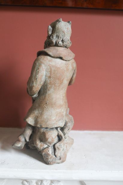 Faune en terre cuite, 37x18x20 cm.