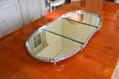 Surtout de table en trois éléments en métal...