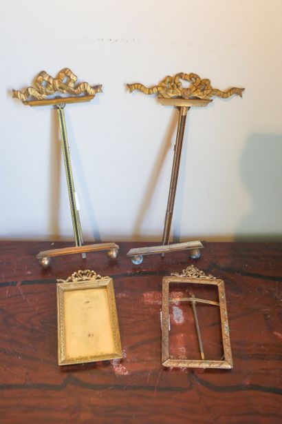 Deux chevalet miniatures et deux cadres en...