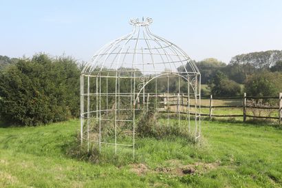 Petit pavillon de jardin : pergola en fer...