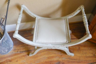 Tabouret, dans le goût Gustavien, en bois...