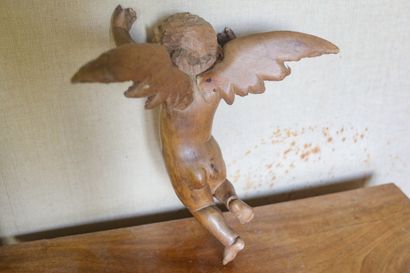 Amour en bois sculpté, 31x12,5x29,5 cm.