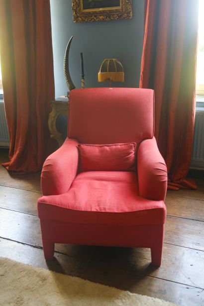 Paire de fauteuils modernes, joli ton rouge-rosé,...