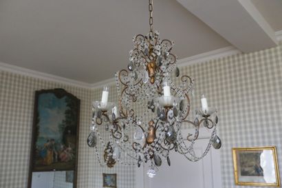 Lustre en fer forgé à pendeloques et perles,...