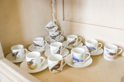 LIMOGES, lot de tasses et sous-tasses, décor...