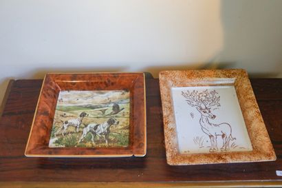 Trois vide-poches en porcelaine, décors polychromes...