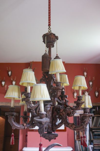 FORÊT-NOIRE, lustre en bois sculpté, décor...