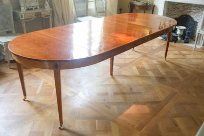 Table ovale en acajou blond, Directoire,...