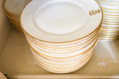 Partie de service en porcelaine blanche,...