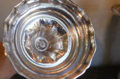 Paire de candélabres en métal argenté à deux...