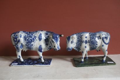 PAYS-BAS, DELFT, paire de vaches en faïence,...