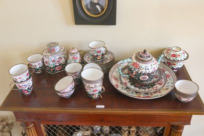 CHINE, partie de service en tôle peinte,...