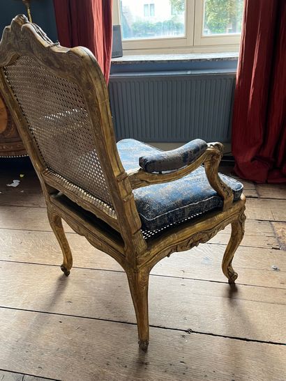 Fauteuil à la reine en bois doré, Louis XV,...