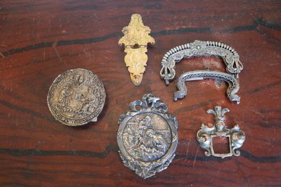 Lot de petits objets de curiosité en bois,...
