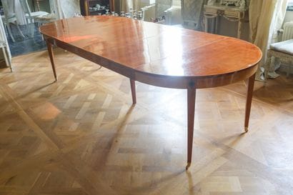 Table ovale en acajou blond, Directoire,...