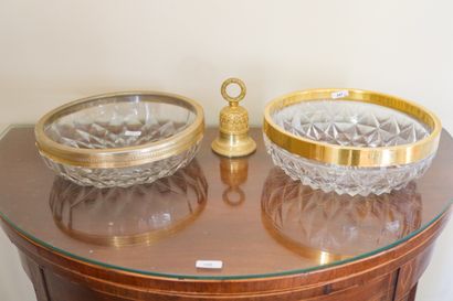 Deux saladiers sertis de métal doré. On joint...