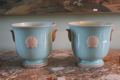 Paire de cache-pots vert d'eau, décor au...