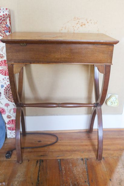 Table à ouvrage en acajou, 77,5x38x58,5 cm...