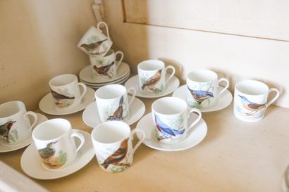 LIMOGES, lot de tasses et sous-tasses, décor...