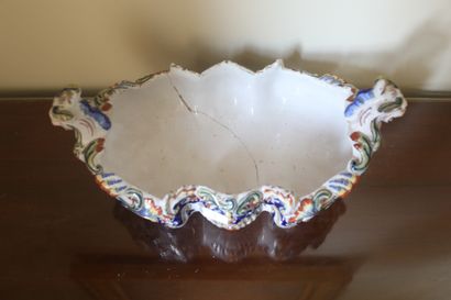 FRANCE, ROUEN, jardinière en faïence orné...
