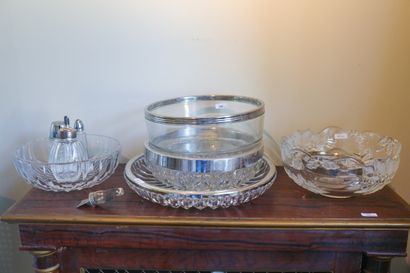 Lot en verre et métal argenté, comprenant...
