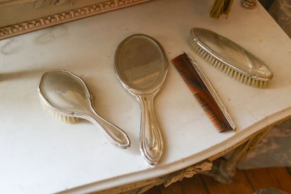 Nécessaire de toilette en métal argenté à...