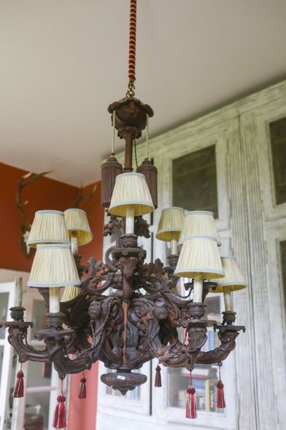 FORÊT-NOIRE, lustre en bois sculpté, décor...