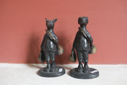 Deux figurines en bronze patiné 