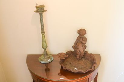 Vasque en fonte avec putto et oiseau, 30x32x32...