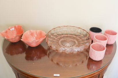 Lot dans les tons roses : coupes, raviers,...