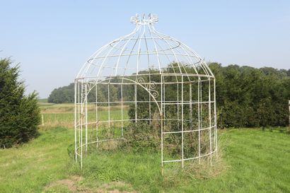 Petit pavillon de jardin : pergola en fer...