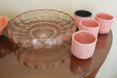 Lot dans les tons roses : coupes, raviers,...