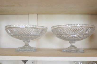 VONÊCHE, coupe sur pied en cristal taillé,...