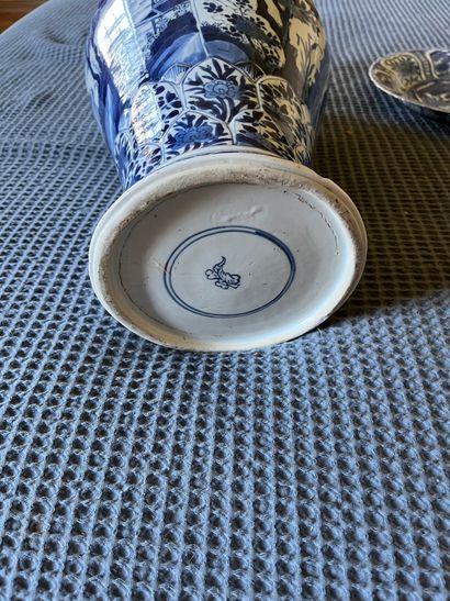 CHINE, potiche couverte en porcelaine blanche...