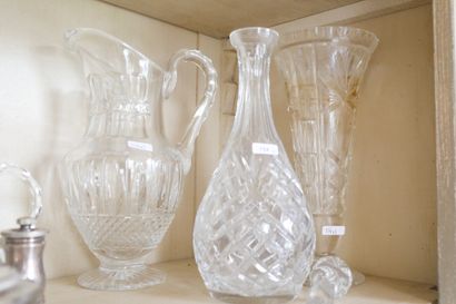 Ensemble en verre et cristal : carafe à vin,...