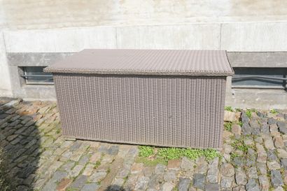 Coffre exterieur de rangement en osier, +/-...
