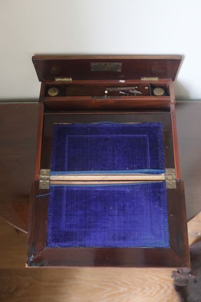 Encrier en acajou et loupe de noyer, XIXème,...