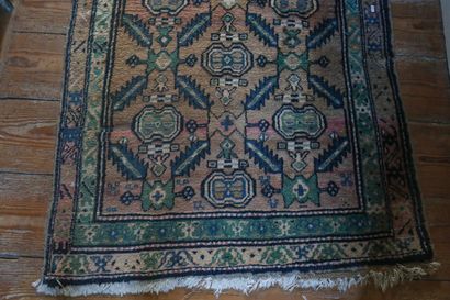 Tapis de couloir d'Orient, décor stylisé...
