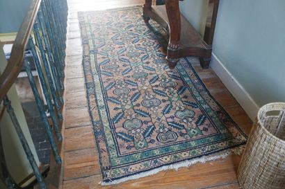 Tapis de couloir d'Orient, décor stylisé...