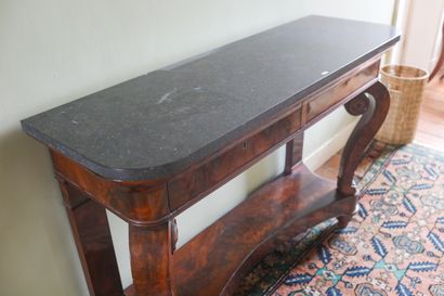 Console en acajou, XIXème, piétement à volutes,...