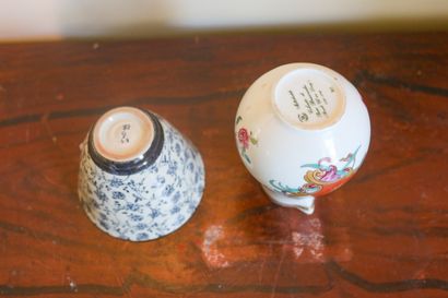 Pot à lait en porcelaine, décor armorié polychrome,...