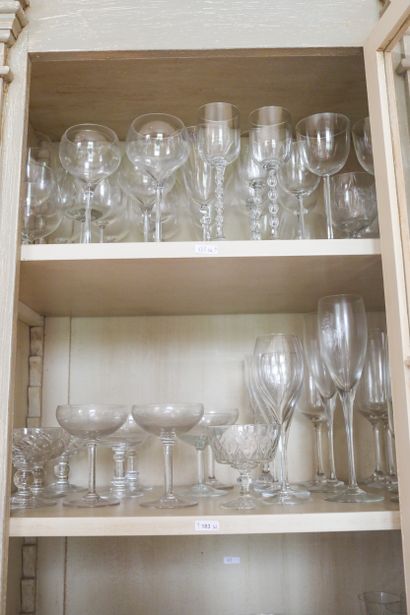 Lot de verres déparaillés en tout genre (divers...