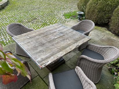 Bel ensemble d'une table (joli socle en métal...