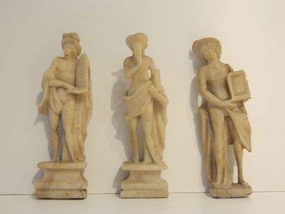 Suite de trois statuettes aux attributs,...