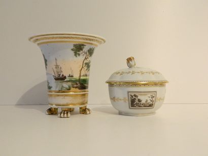 BRUXELLES
Vase de forme jasmin à décor polychrome...
