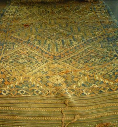 MAROC
Grand tapis ancien à motifs géométriques...